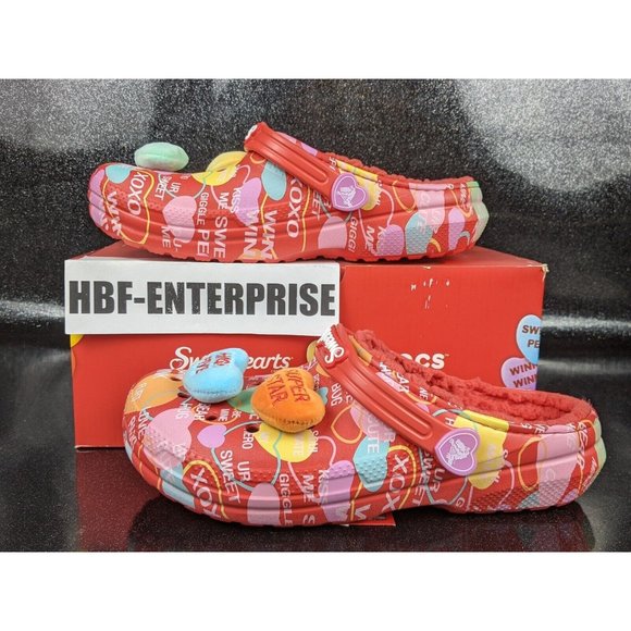 Crocs Classic Clog Fur Lined Sweethearts Red Pink Size J5 Women's Size 7 NIB - Picture 2 of 11